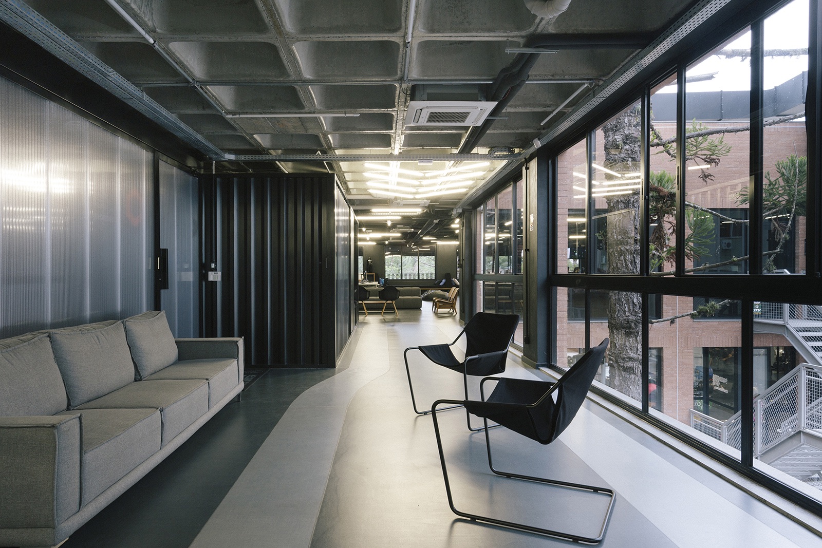 Azion Technologies公司位于巴西的新办公室设计(Inside Azion Technologies’ Modern Porto Alegre Office)