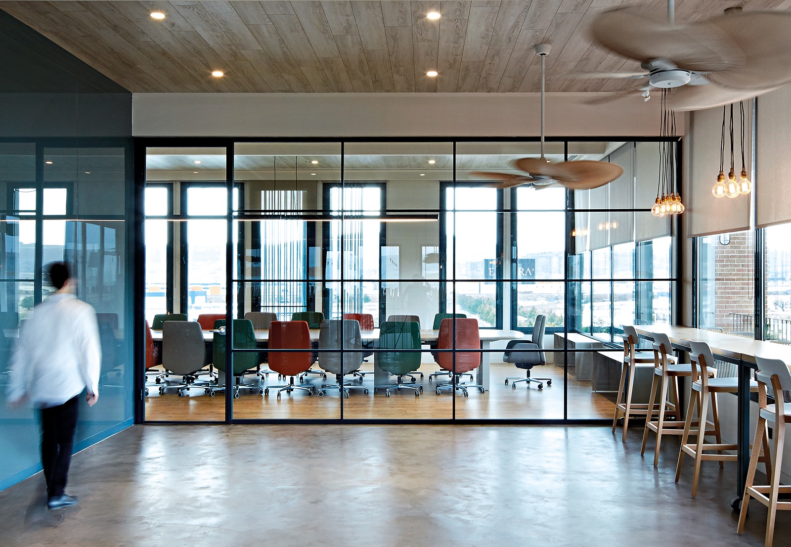 Empera公司位于土耳其加济安泰普的总部新办公室设计(A Tour of Empera’s Modern New Headquarters in Gaziantep)