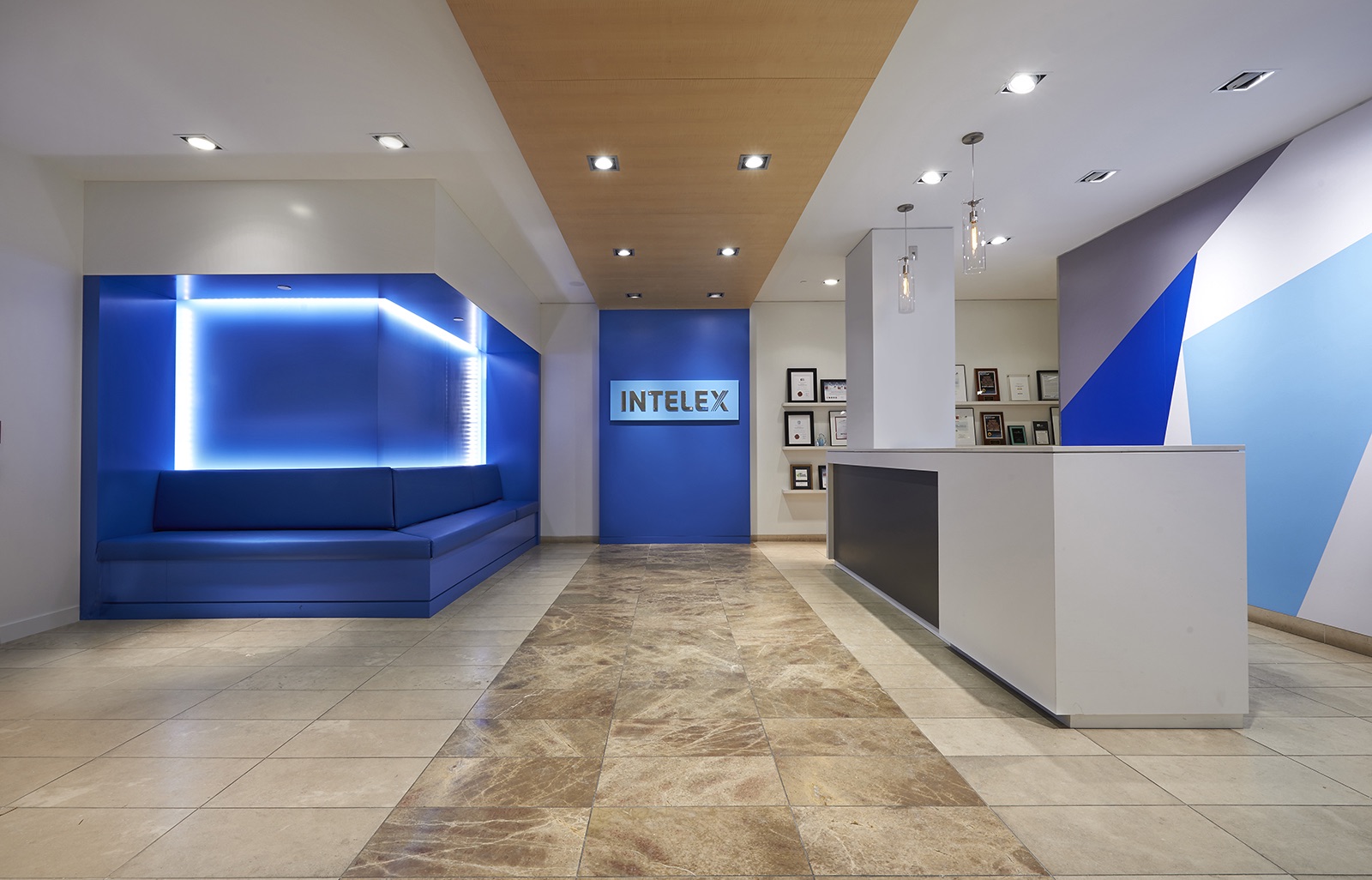 Intelex公司位于加拿大多伦多的现代风格办公室设计A Look Inside Intelex’s Modern Toronto Office