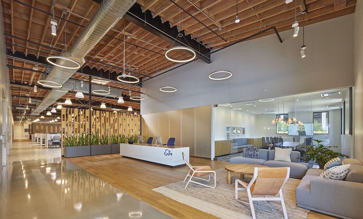 eSalon公司位于加利福尼亚州的办公室设计A Tour of eSalon’s Modern El Segundo Office