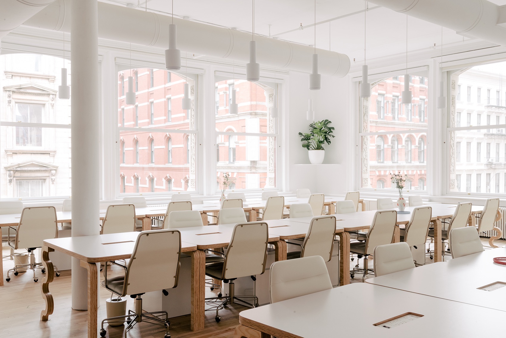 Billie公司位于纽约的工作室办公空间设计(A Look Inside Billie’s Minimalist NYC Headquarters)