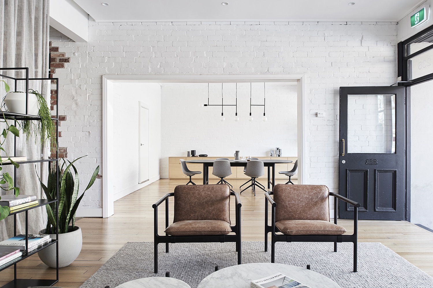 Nathan Burkett Design公司位于澳大利亚墨尔本的新办公室设计(Inside Dan Webster Architecture & Nathan Burkett Design’s Melbourne Office)