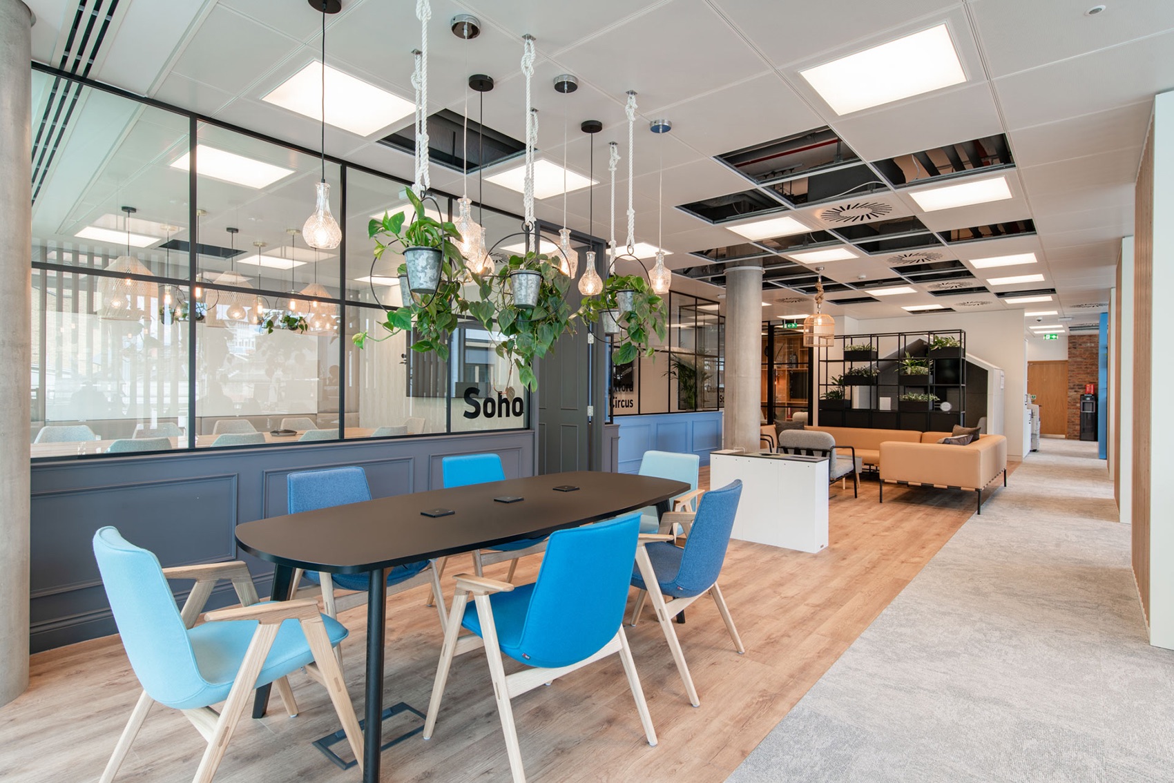 TomTom公司位于伦敦的新办公室设计(Inside TomTom’s Modern New London Office)