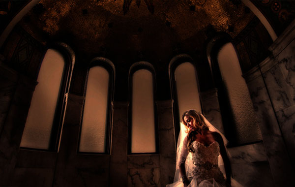 Shoot, light and pose the engagement portrait with Frank Salas