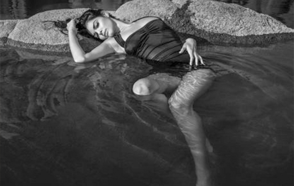 Strobed HDR 32 Bit Processing Portrait Photography On Location by Joel Grimes