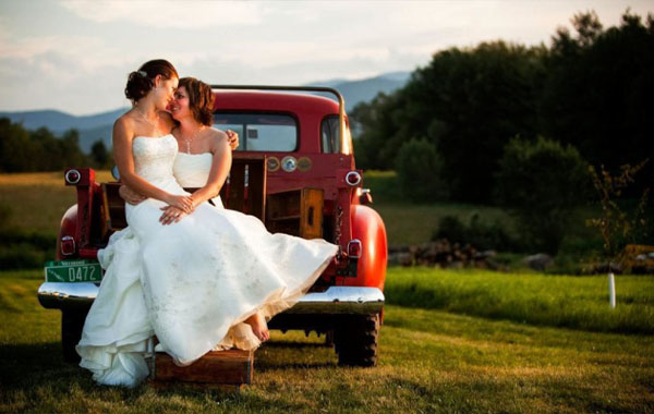 Posing Two Brides with Thea Dodds