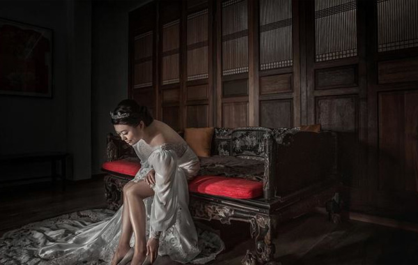 Creative Ways to Pre-Wedding Lighting Techniques by Johnson Wee