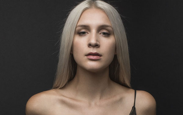 The Retouching Series: Flyaways for Straight Hair