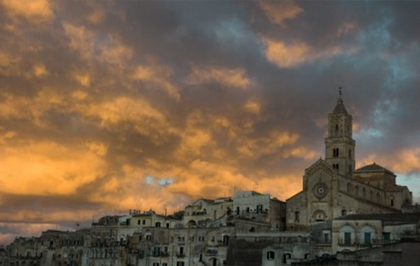 The Art of Finding Light: Photography for the artist in you