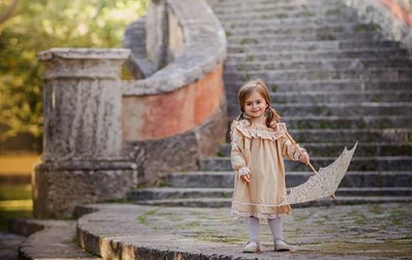 Lilia Alvarado – Watch Me Edit Series: Girl With Umbrella