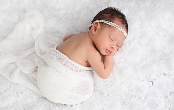 Start to Finsh Newborn Shoot: Mauve Cloth and Basket by Ana Brandt – Creativelive