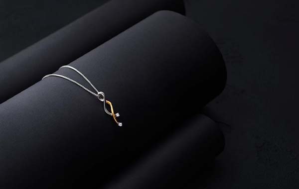 Jewellery Photography – Diamond Necklace – Karl Taylor