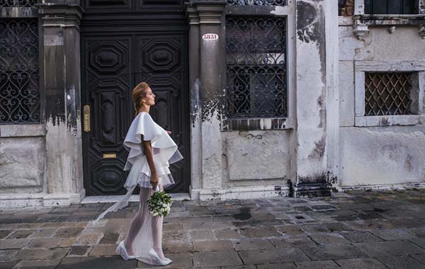 Wedding Portraits Series: Bridal Preparation – Beauty and Street Photography – Profoto