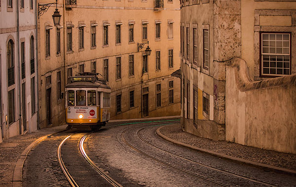 摩洛哥旅行摄影技巧及后期调色视频教程-A Walk in Lisbon KelbyOne