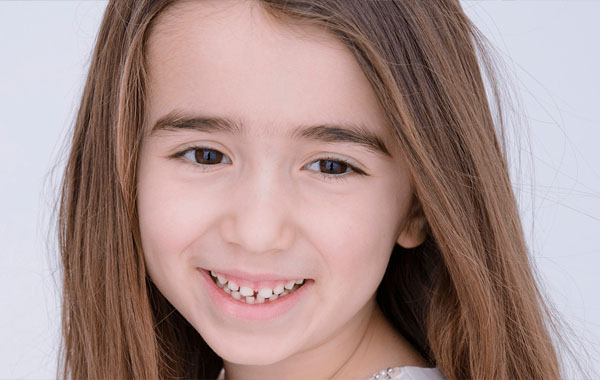 人像后期修饰-眼睛不看镜头调整方法视频教程-The Retouching Series: Changing Eye Direction – The Portrait Masters