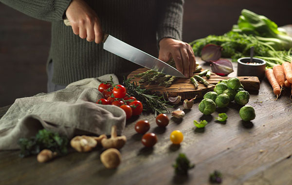 生活美食摄影视频教程-切菜过程拍摄-Lifestyle food photography: Chopping vegetables – Karl Taylor Education