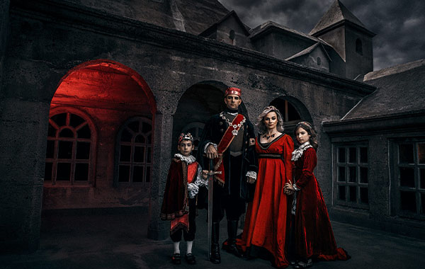 时尚风格系列摄影-全家福摄影视频教程-Lindsay Adler Photography – Fashion Flair Volume II: Family Portraits