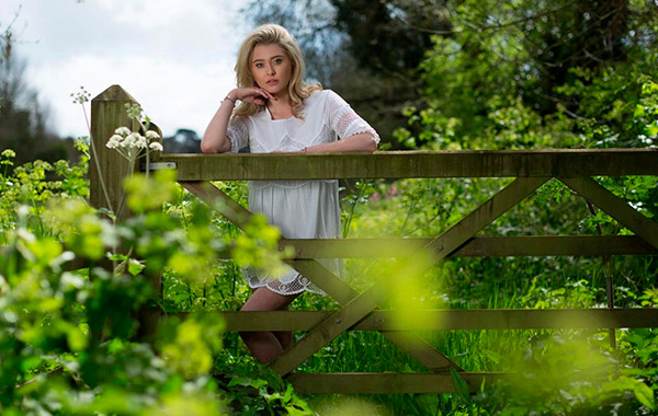 利用自然光拍摄出令人惊叹的照片摄影视频教程-Karl Taylor Photography – Natural Light Portraiture