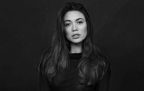 彼得·库尔森人像拍摄及后期修饰摄影视频教程-Retouching – Cristina – Peter Coulson Photography