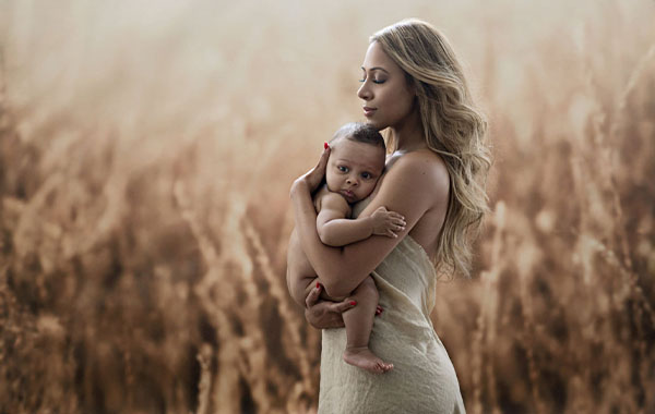 创意人像母婴麦田草地摄影视频教程-Studio Magic: Grass Field – Lola Melani Academy