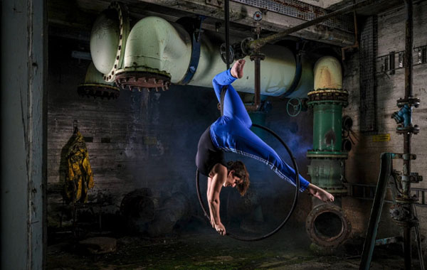 如何拍摄一名空中艺术家-摄影视频教程-Urbex Shoot with an aerial artist