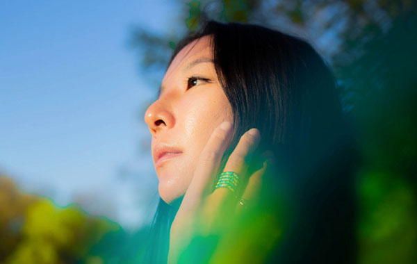 动态人像摄影-利用自然光拍摄摄影视频教程-Dynamic Portrait Photography: Working With Natural Light with Desdemona Dallas