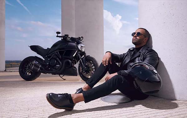 人像摄影-男人和他的摩托设拍摄视频教程-A Man and His Bike by Anthony Passant