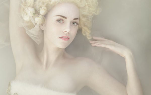 干冰梦幻烟雾摄影视频教程-Sue Bryce Photography – Dry Ice Photoshoot