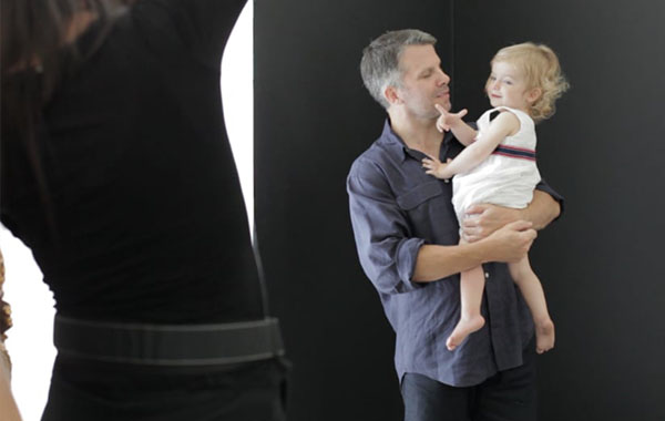 父亲和女儿(婴儿)-家庭摄影视频教程-Sue Bryce Photography – Photoshoots: Father & Daughter (toddler)