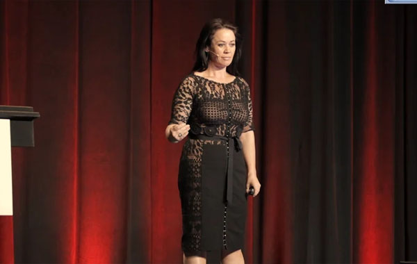 摄影肖像作品出售技巧视频教程-Sue Bryce Photography – Sales & Selling