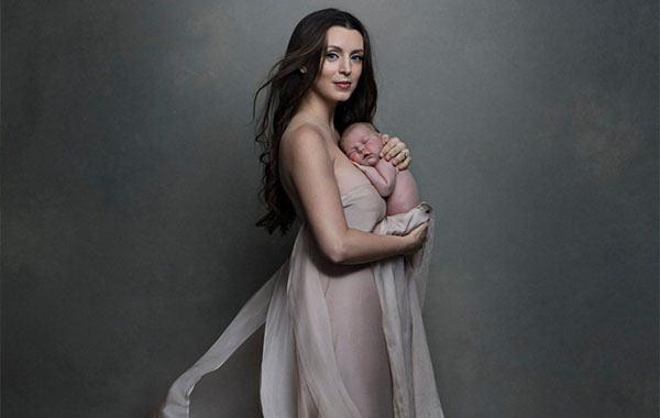 母婴照亲子昭后期调色合成视频教程-Mom and Baby in Fabrics – Lola Melani Academy