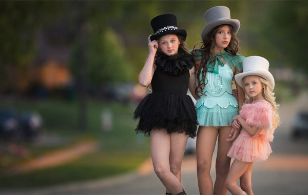 小女孩照片后期曲线处理调整视频教程-Circus Curves — Meg Bitton