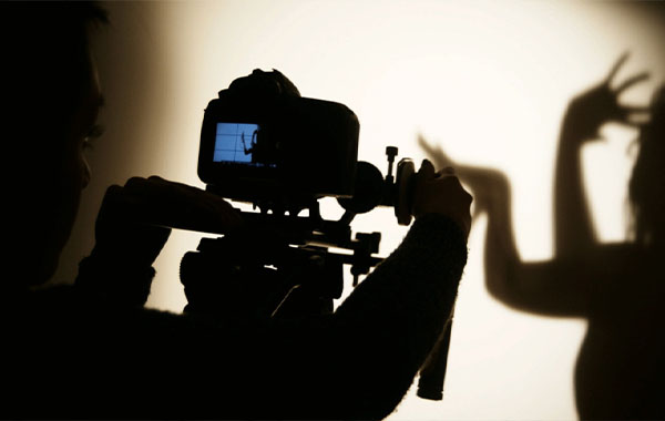 拍摄及编辑音乐视频MTV的基础视频教程-The Basics: Shoot & Edit a Music Video with Rahim Samad