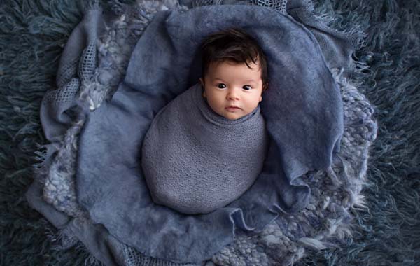 清新较大的新生儿婴儿摄影视频教程-Teaching Video – Working With Awake And Older Newborns