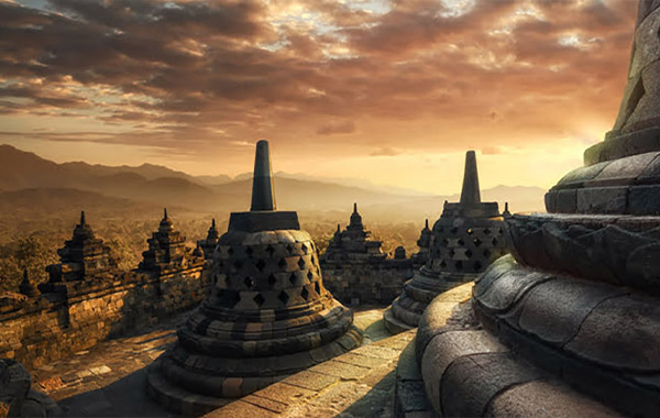 阳光洒向美丽的婆罗浮屠-风景照片后期处理调色视频教程-The beautiful Borobudur put in the light by Adrian Sommeling
