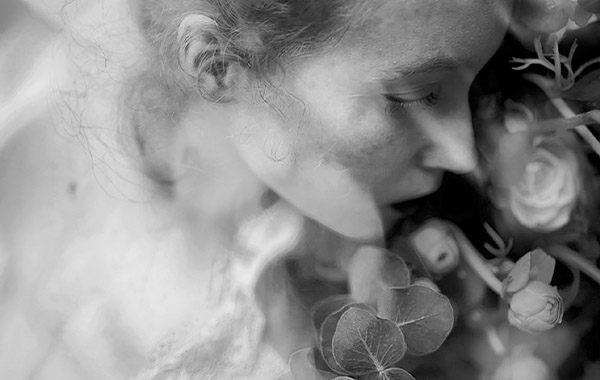 自然光私房人像摄影视频教程-Intimate portrait photography with natural light (in English) with Ro Puebla
