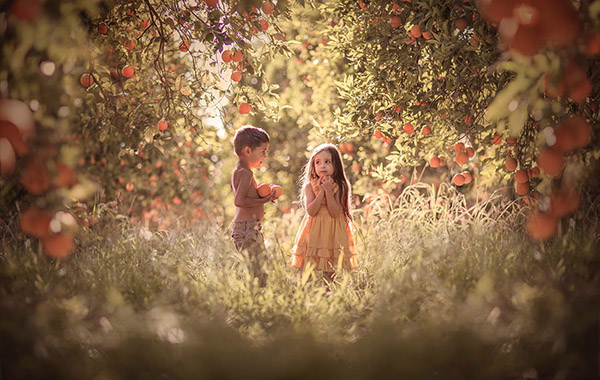 小男孩女孩果园照片暖色后期处理调色视频教程-Editing Video 1712 by Elena Shumilova