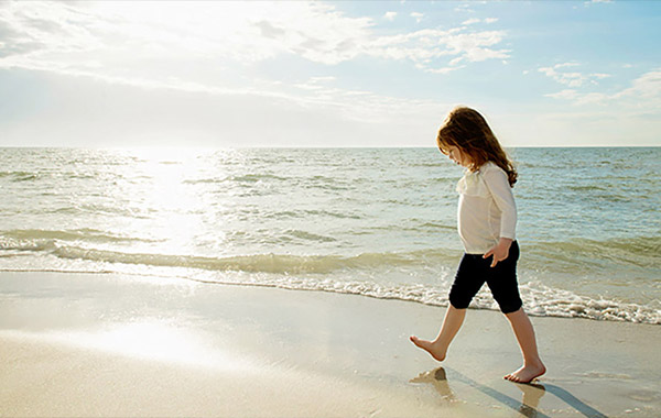 如何拍摄出完美还海滩沙滩人像照片视频教程-Picture Perfect Beach Portraits with Tamara Lackey