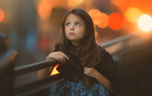 小女孩城市灯光照片后期调色修饰处理视频教程-LemmonMade Photography – Urban Lights Editing Video