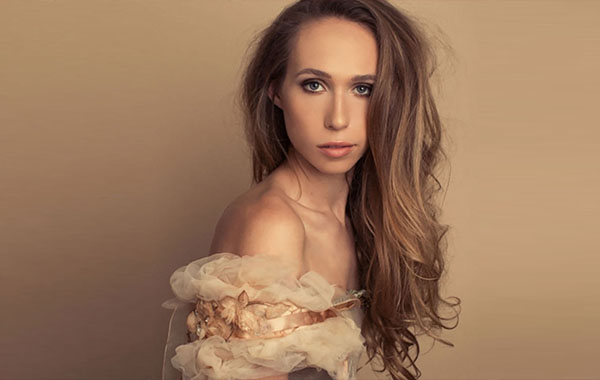 人像摄影视频教程-薄纱香肩玉颈拍摄技巧-Tulle Neck and Shoulders with Sue Bryce