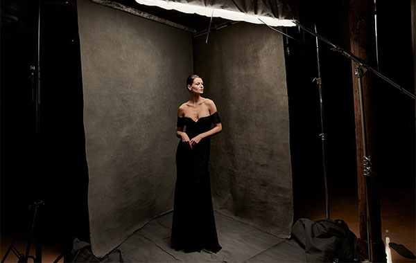 人像单灯摄影视频教程-One Light Artistry + Bonus Recipe Guide by Lindsay Adler