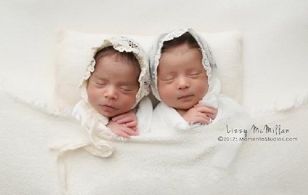 婴儿新生儿双胞胎拍摄简单姿势讲解视频教程-Newborn Twins: Simplified by Lizzy McMillan