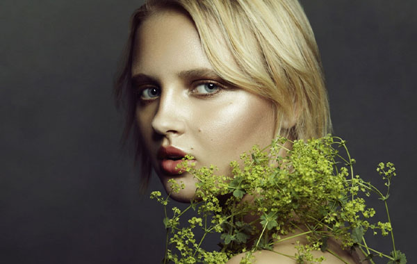 摄影棚艺术人像摄影视频教程-The Art of Studio Portraiture with Dana Cole