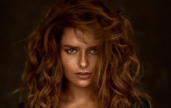 私房裸体美女照片后期处理视频教程-Joakim Karlsson-A Portrait of Julia-Shooting a Portrait Using Window Light