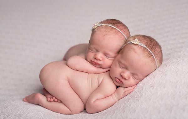 新生儿婴儿双胞胎摄影视频教程-Newborn Photography: Working with Twins by Amy Cope