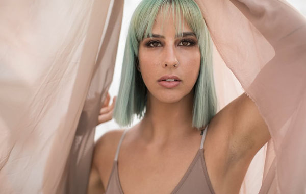 Creative Outside Shoot: Retouching with Sue Bryce