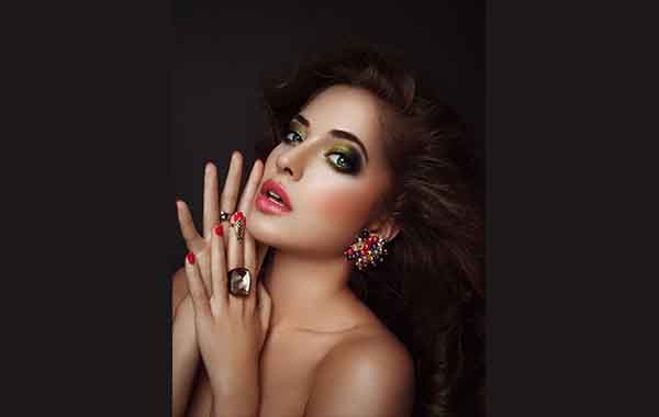 Easy Retouching for Make-Up Workers with Rebeca Saray