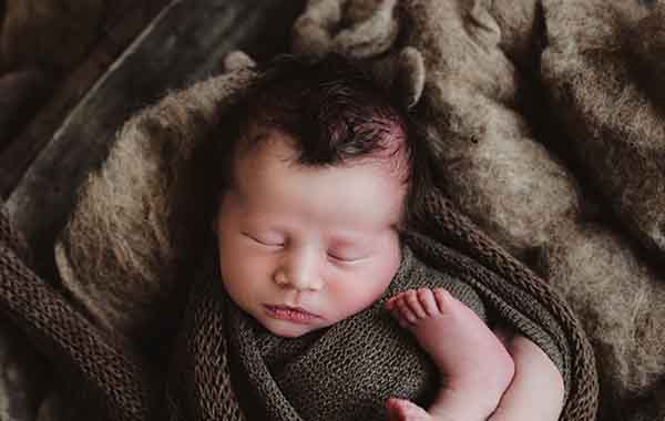 Newborn – Straightjacket Pose | Short by Twig and Olive