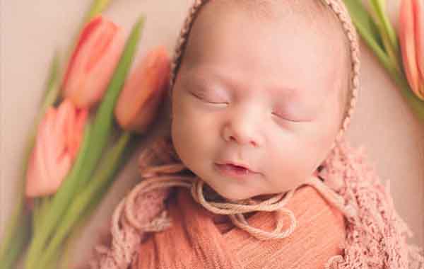 Newborn – Swaddle Wrap to Bucket Pose | Short by Twig and Olive
