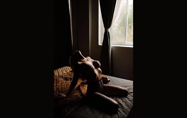 DoMore Photographers – Comprehensive Posing Guide by Victoria Caroline